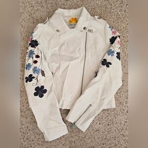 🌺C&C California White Pleather Jacket with Flower Embroidery Girls Size 12